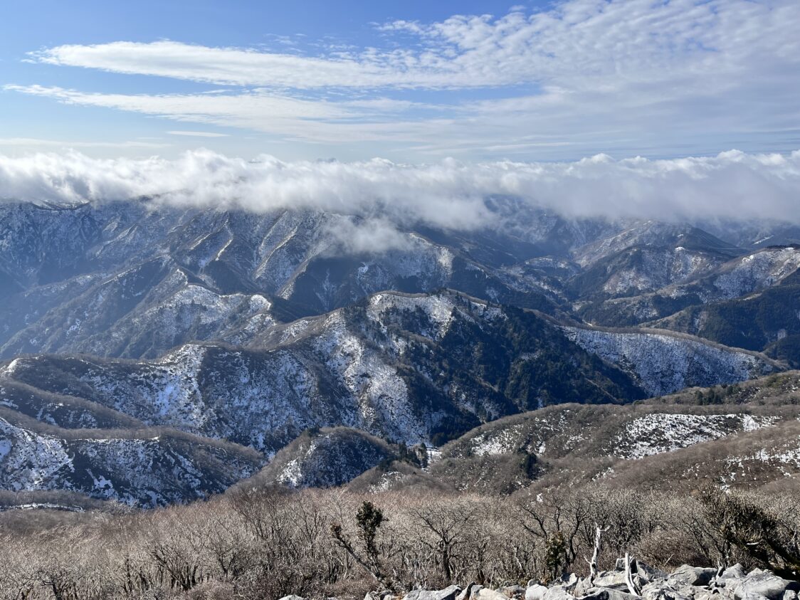 冬の藤原岳の頂上からの景色